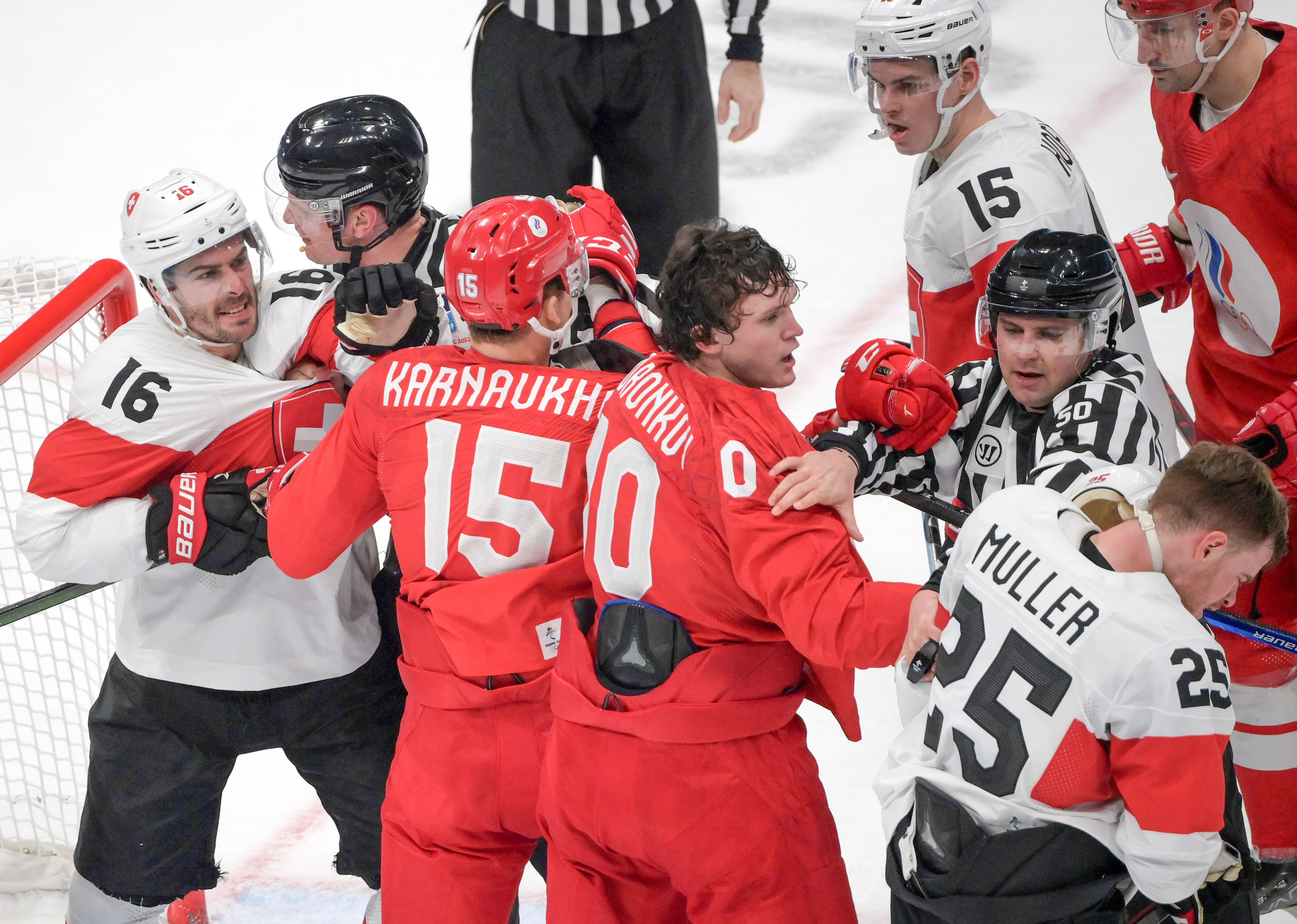 九游体育官方网站战术调整引爆全场！，德约科维奇意外战胜瑞士队全场沸腾不已(德约科维奇能成为史上最佳吗?)